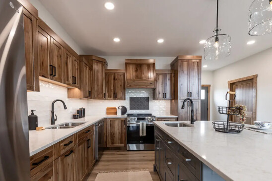 Spacious RTM home kitchen with custom wood cabinets, stainless steel appliances and quartz counters in Alberta and Saskatchewan